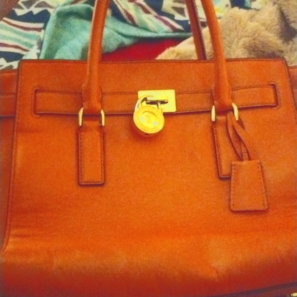ORANGE MICHAEL KORS PURSE 👜